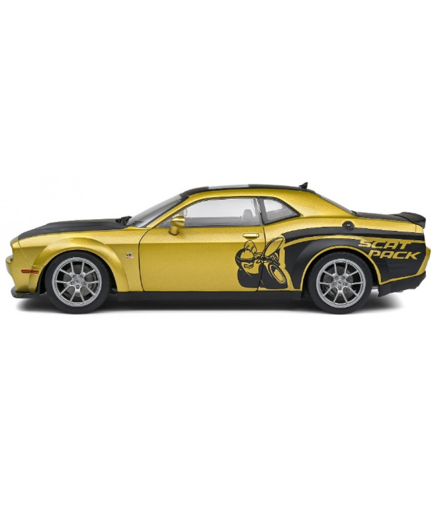 Модель автомобиля 1:18 Dodge Challenger R/T Scat Pack Widebody Gold 2020