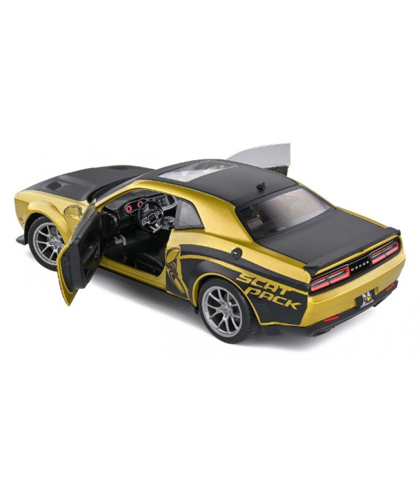 Модель автомобиля 1:18 Dodge Challenger R/T Scat Pack Widebody Gold 2020